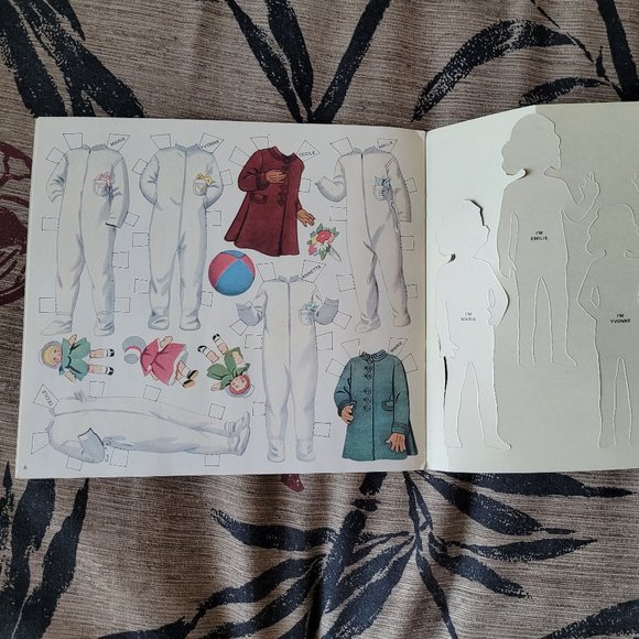 The Dionne Quintuplets Paper Dolls Book Unused - Picture 9 of 14